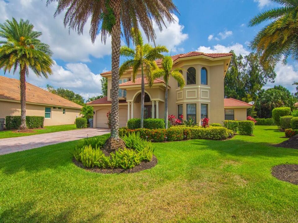 Под контрактом: $779,000 (4 спален, 4 ванн, 3736 Квадратных фут)