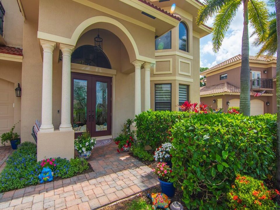 Под контрактом: $779,000 (4 спален, 4 ванн, 3736 Квадратных фут)