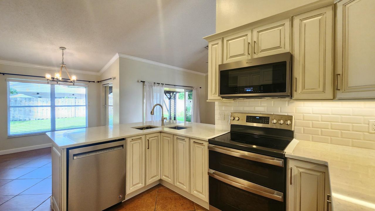 For Sale: $689,000 (3 beds, 2 baths, 1937 Square Feet)