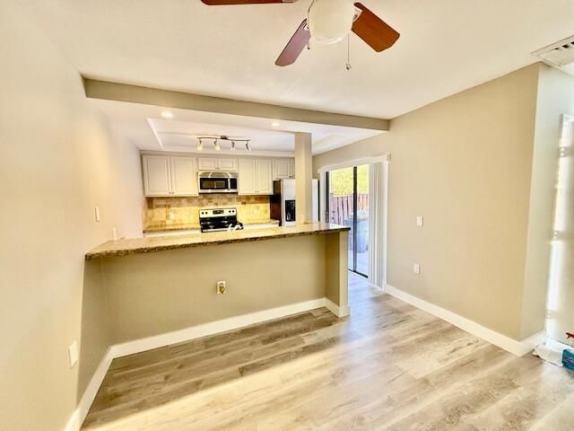 На продажу: $239,200 (2 спален, 2 ванн, 1236 Квадратных фут)