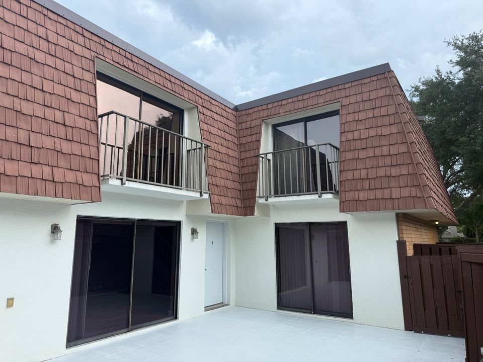 На продажу: $239,200 (2 спален, 2 ванн, 1236 Квадратных фут)