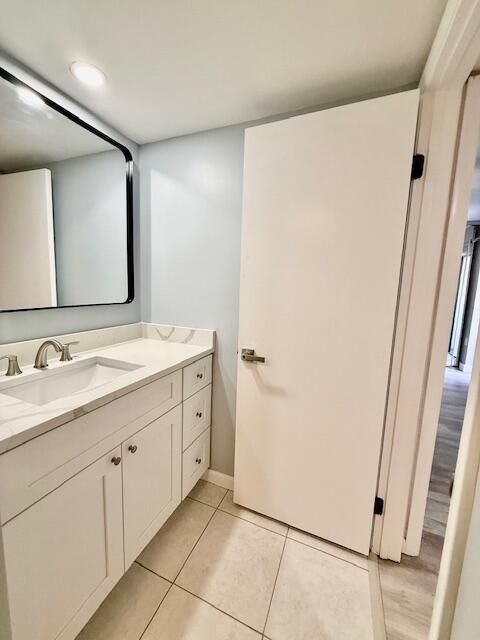 На продажу: $239,200 (2 спален, 2 ванн, 1236 Квадратных фут)