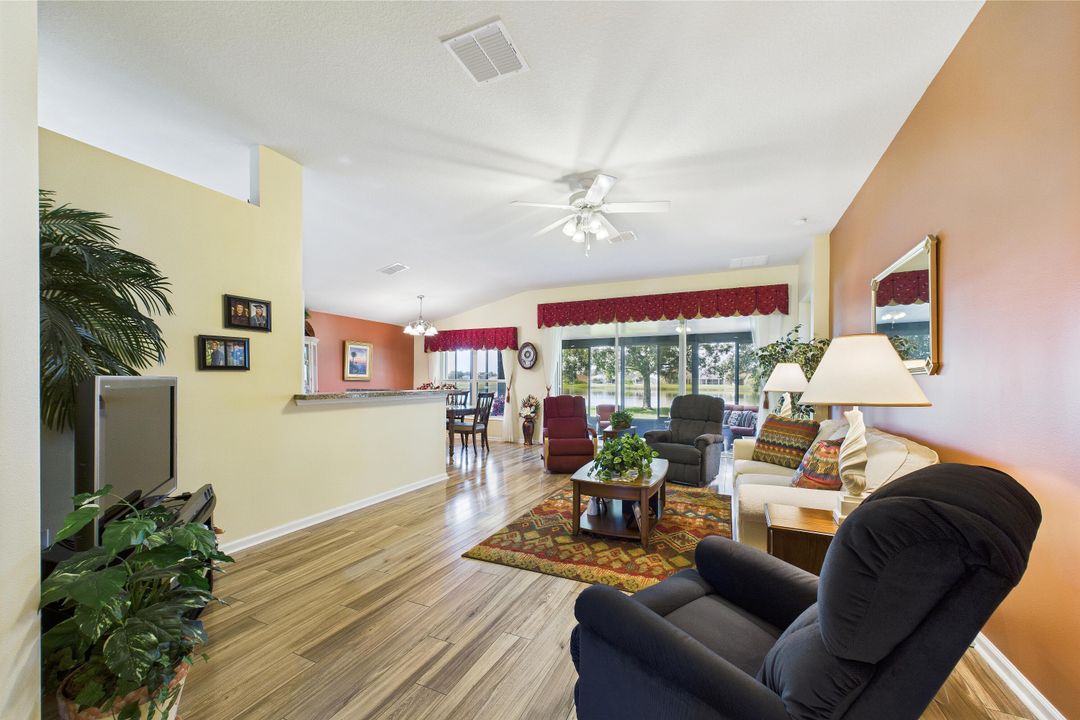 En Venta: $299,999 (3 camas, 2 baños, 1564 Pies cuadrados)