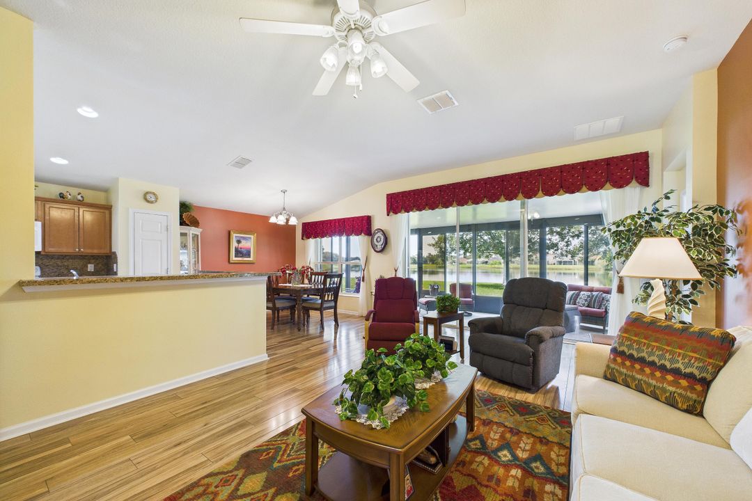 En Venta: $299,999 (3 camas, 2 baños, 1564 Pies cuadrados)