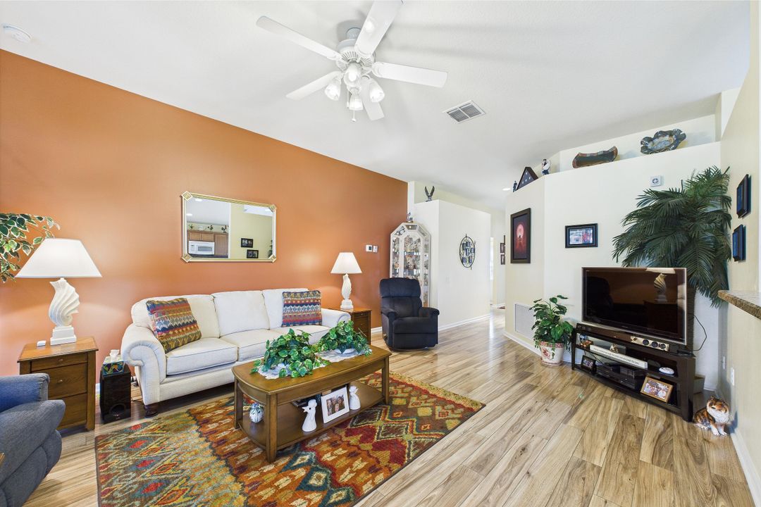 En Venta: $299,999 (3 camas, 2 baños, 1564 Pies cuadrados)