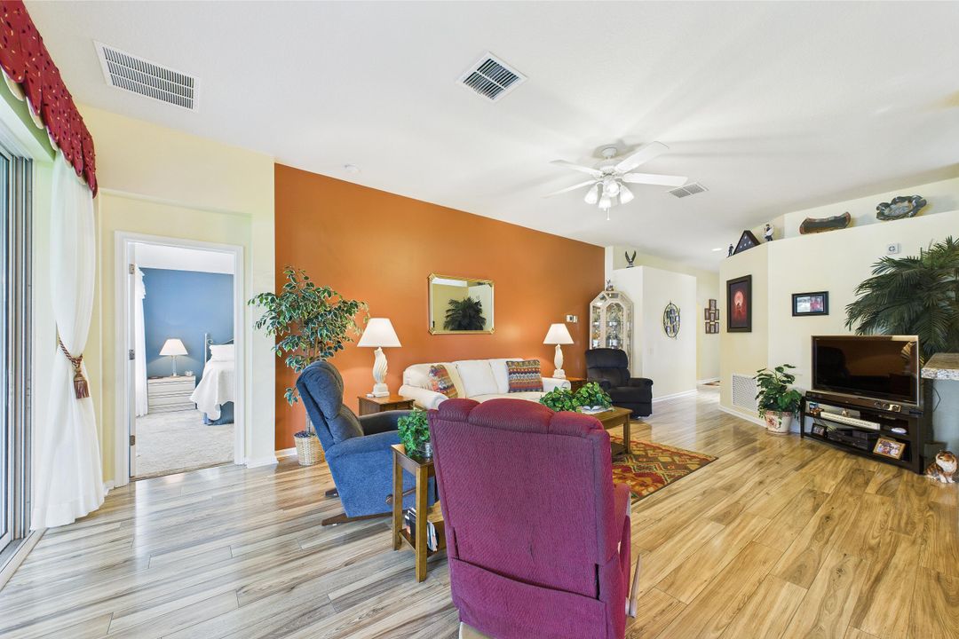 En Venta: $299,999 (3 camas, 2 baños, 1564 Pies cuadrados)