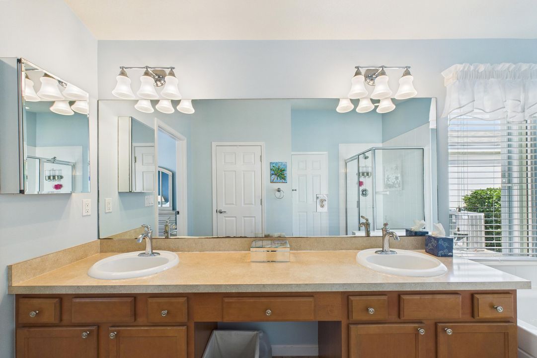 En Venta: $299,999 (3 camas, 2 baños, 1564 Pies cuadrados)