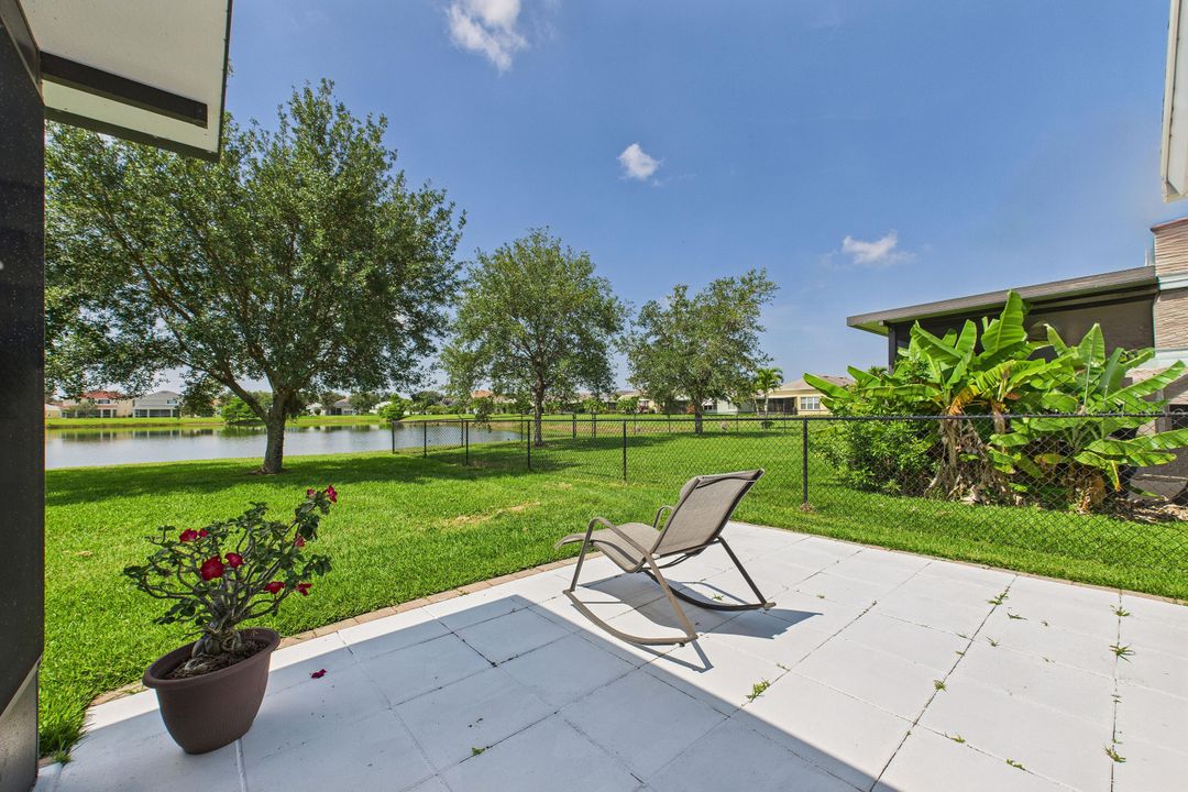 En Venta: $299,999 (3 camas, 2 baños, 1564 Pies cuadrados)