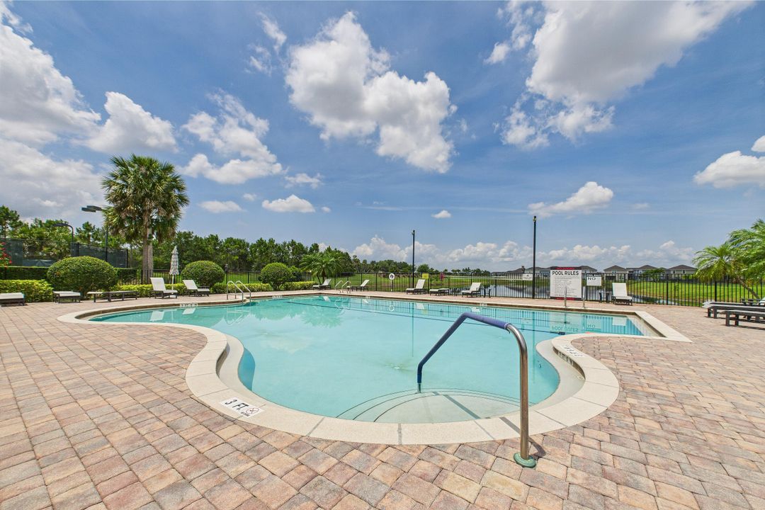 En Venta: $299,999 (3 camas, 2 baños, 1564 Pies cuadrados)