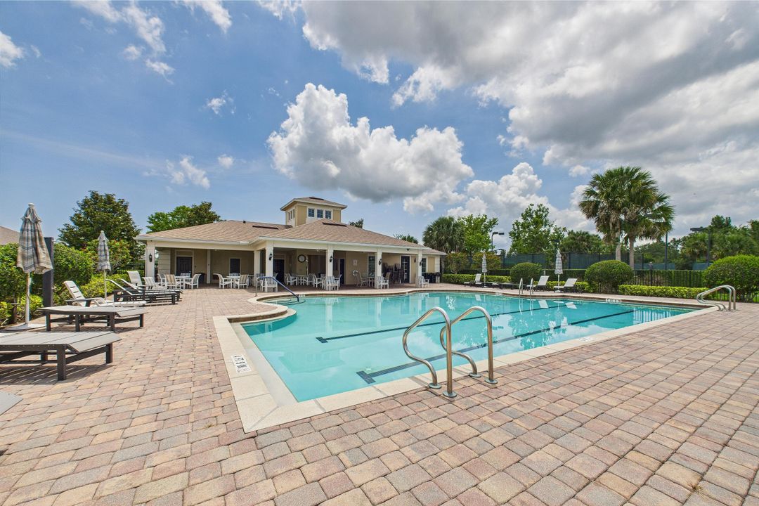 En Venta: $299,999 (3 camas, 2 baños, 1564 Pies cuadrados)