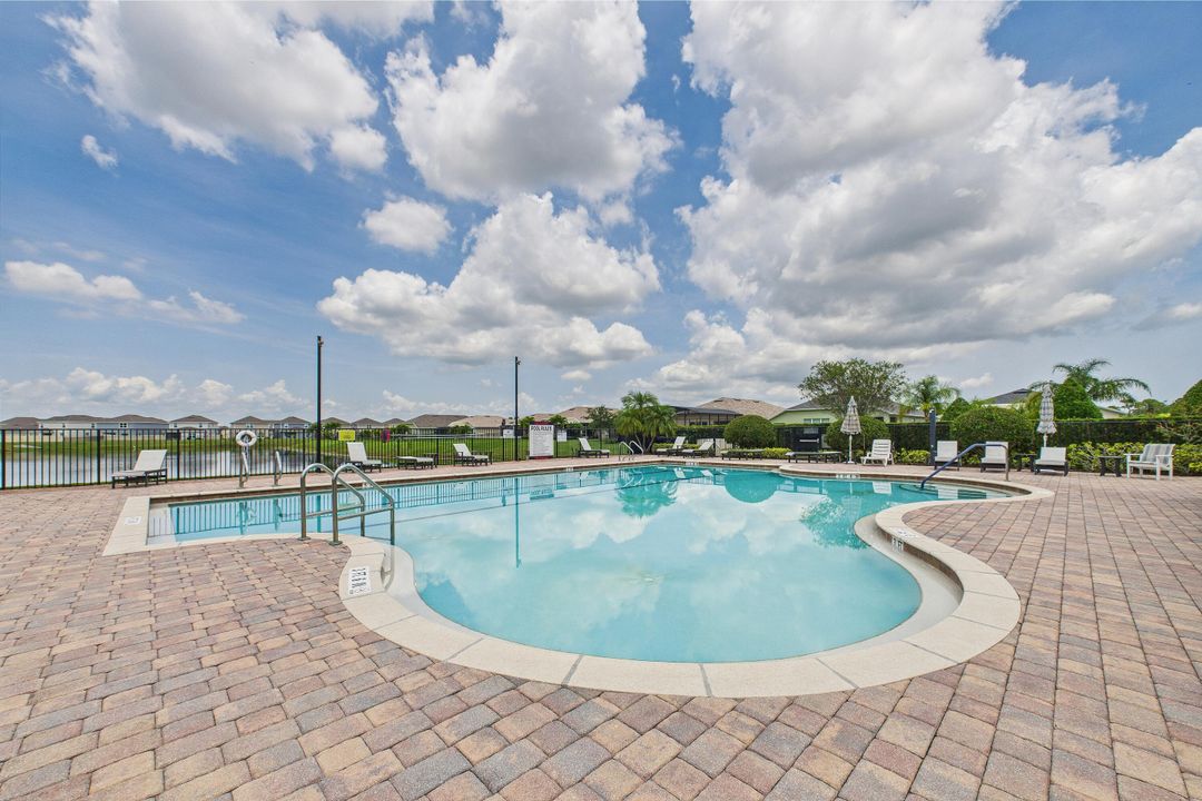 En Venta: $299,999 (3 camas, 2 baños, 1564 Pies cuadrados)