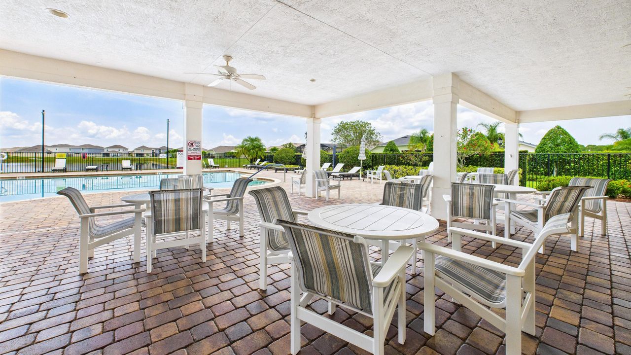 En Venta: $299,999 (3 camas, 2 baños, 1564 Pies cuadrados)