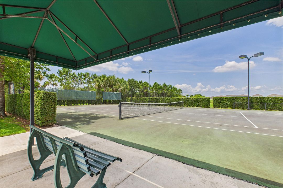 En Venta: $299,999 (3 camas, 2 baños, 1564 Pies cuadrados)