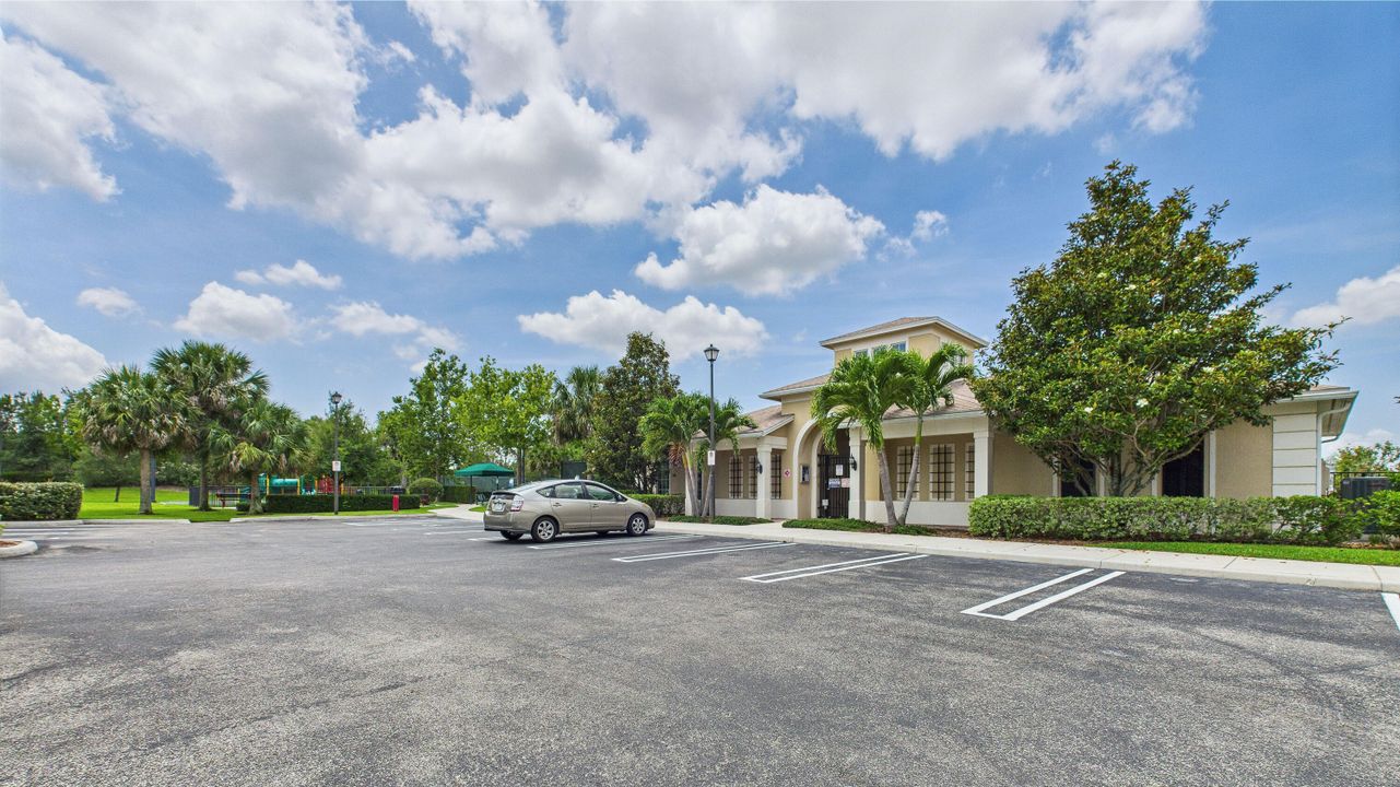 En Venta: $299,999 (3 camas, 2 baños, 1564 Pies cuadrados)