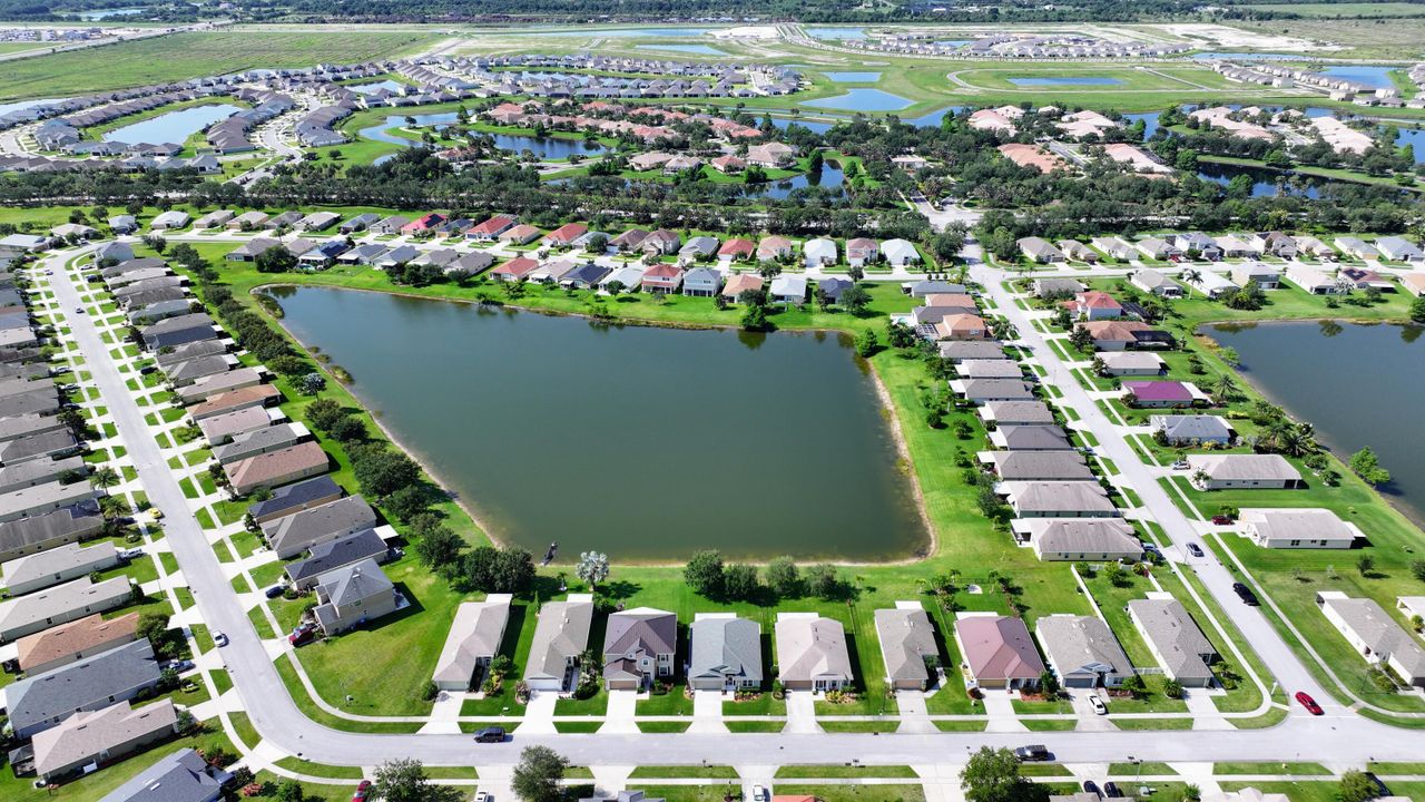 En Venta: $299,999 (3 camas, 2 baños, 1564 Pies cuadrados)