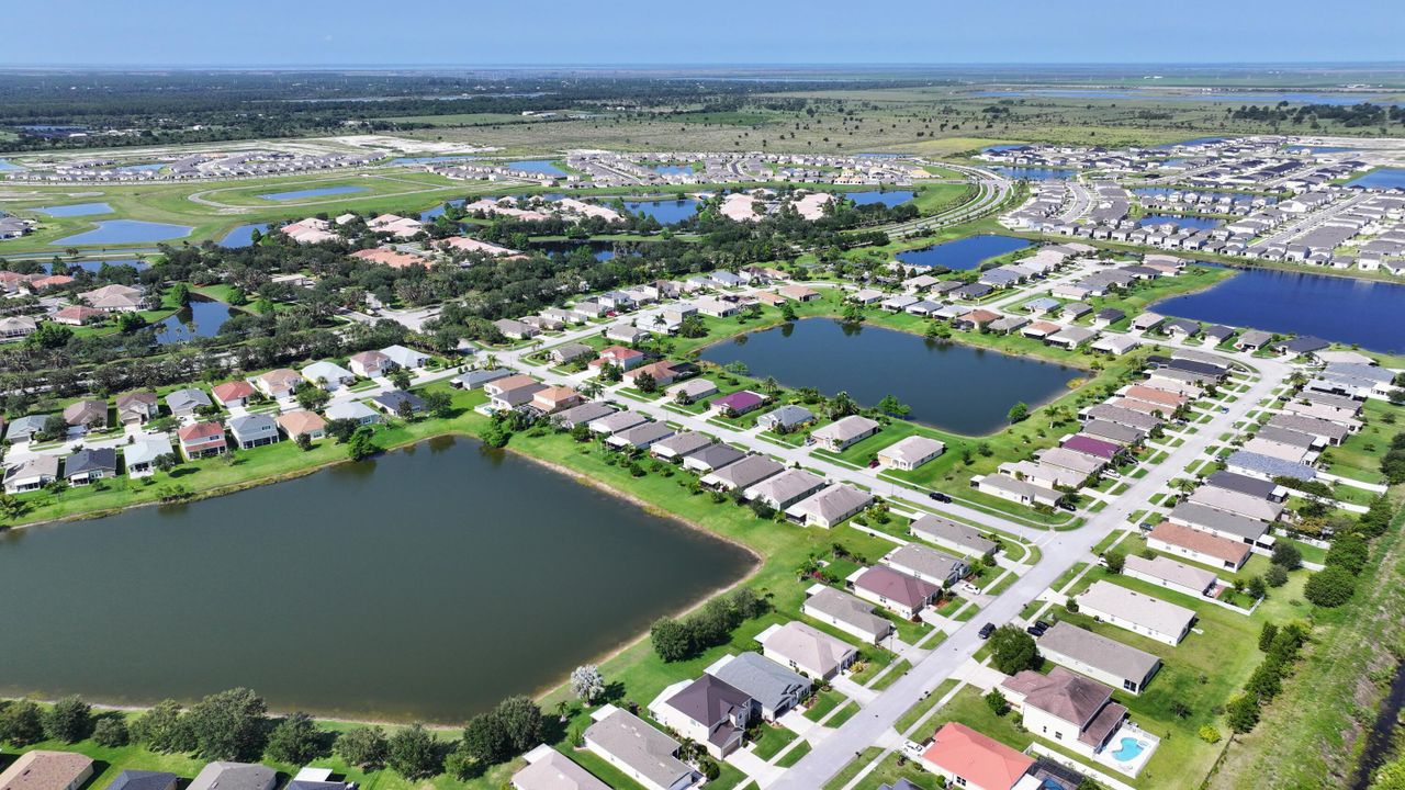 En Venta: $299,999 (3 camas, 2 baños, 1564 Pies cuadrados)