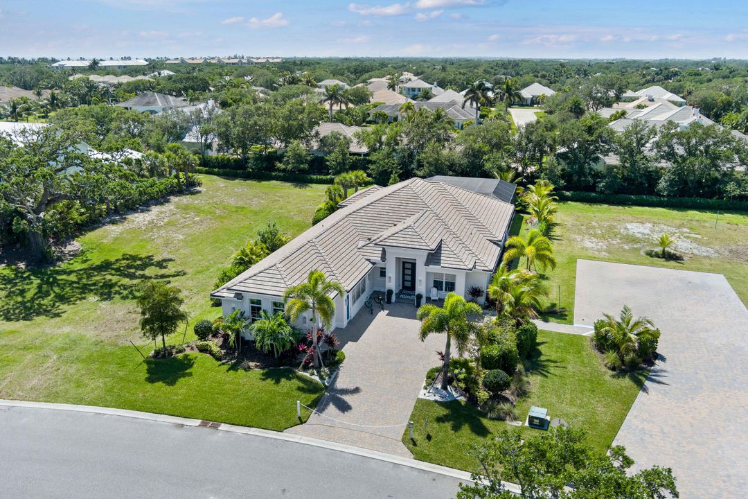 Recently Sold: $2,295,000 (3 beds, 3 baths, 3041 Square Feet)