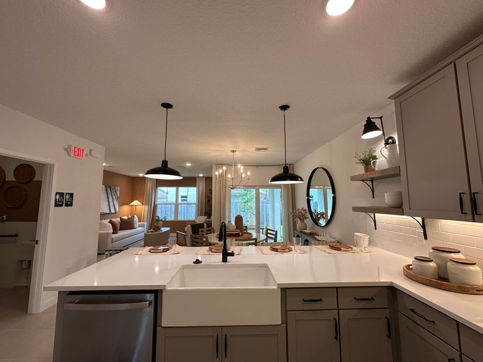 Active With Contract: $411,995 (4 beds, 3 baths, 1609 Square Feet)