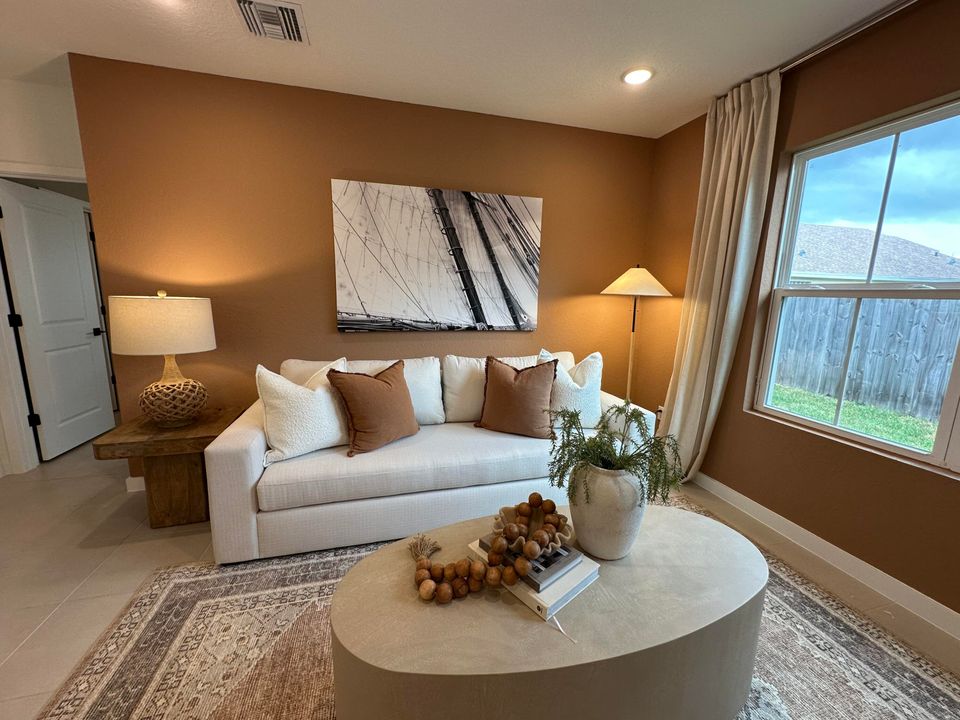 Active With Contract: $411,995 (4 beds, 3 baths, 1609 Square Feet)