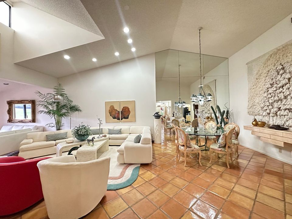 Activo con contrato: $3,500 (3 camas, 2 baños, 2168 Pies cuadrados)