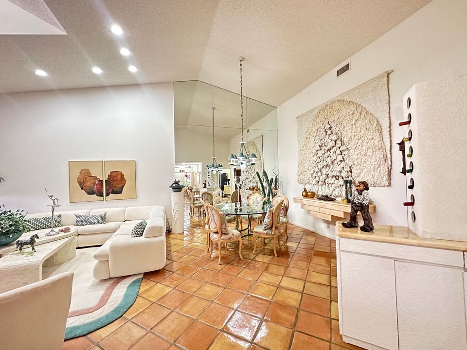 Activo con contrato: $3,500 (3 camas, 2 baños, 2168 Pies cuadrados)