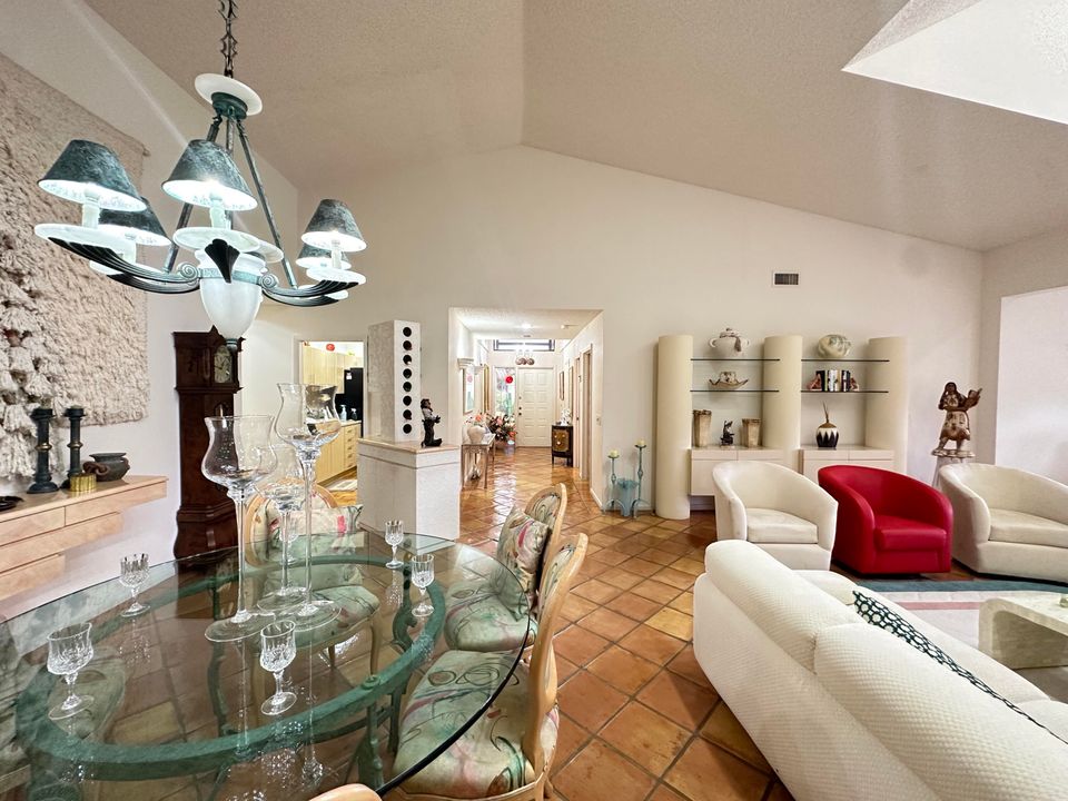 Activo con contrato: $3,500 (3 camas, 2 baños, 2168 Pies cuadrados)