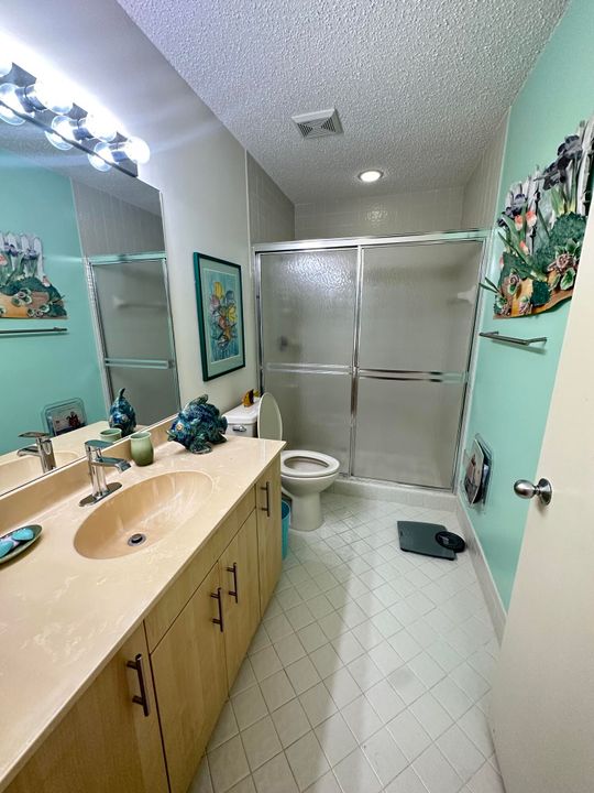 Activo con contrato: $3,500 (3 camas, 2 baños, 2168 Pies cuadrados)