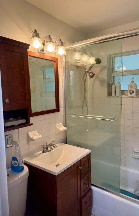 出租: $2,300 (2 贝兹, 1 浴室, 978 平方英尺)