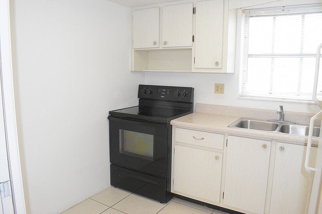 待售: $79,900 (1 贝兹, 1 浴室, 662 平方英尺)