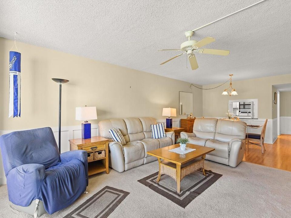 На продажу: $380,000 (2 спален, 2 ванн, 1300 Квадратных фут)