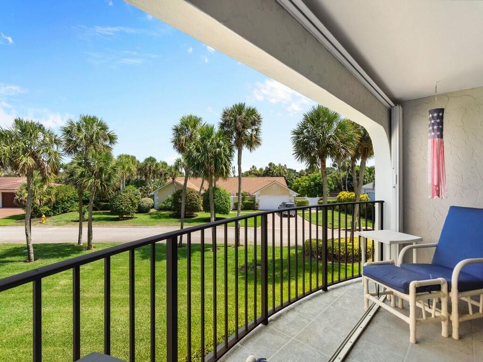 На продажу: $380,000 (2 спален, 2 ванн, 1300 Квадратных фут)