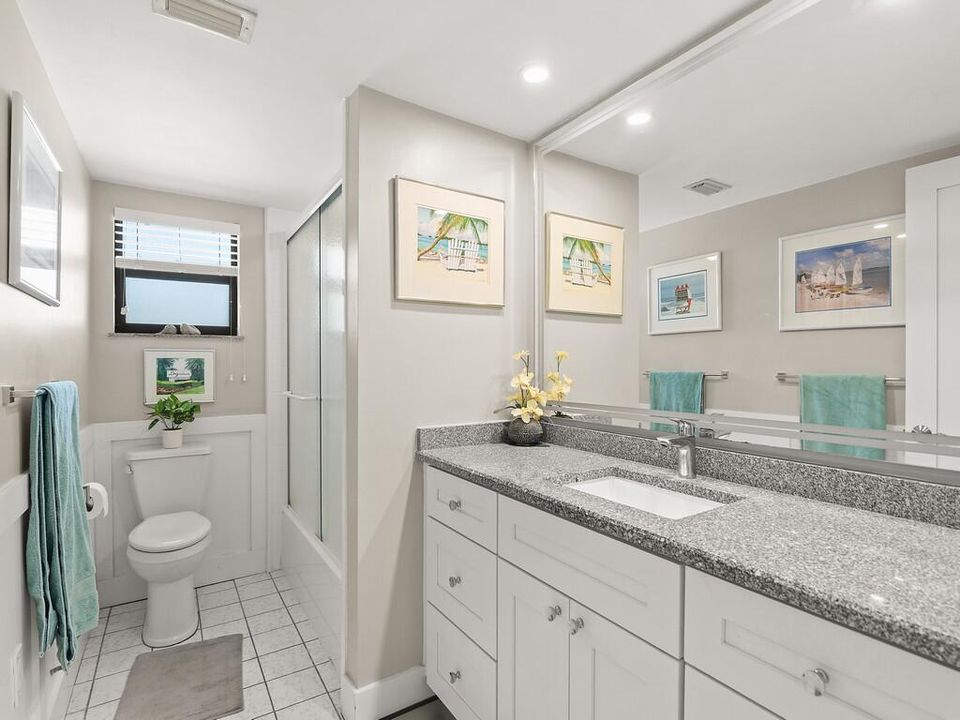 На продажу: $380,000 (2 спален, 2 ванн, 1300 Квадратных фут)