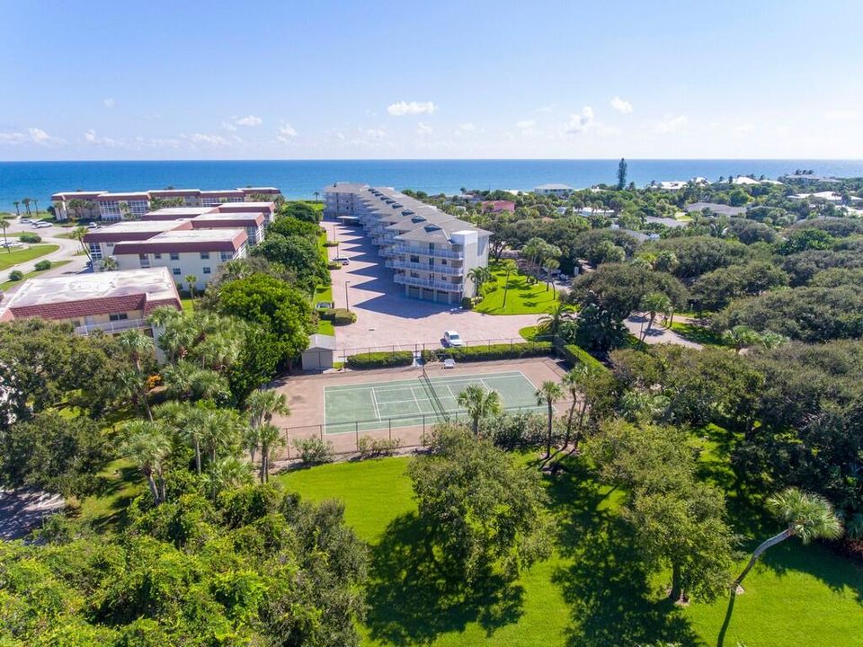 На продажу: $380,000 (2 спален, 2 ванн, 1300 Квадратных фут)