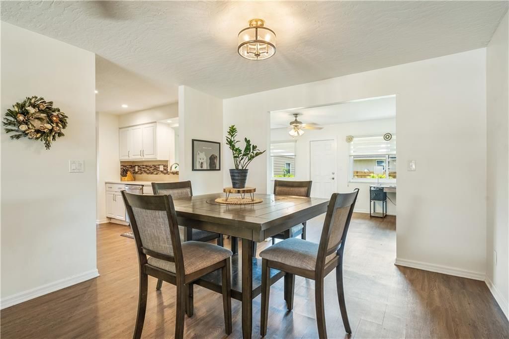 Под контрактом: $299,999 (2 спален, 2 ванн, 1388 Квадратных фут)