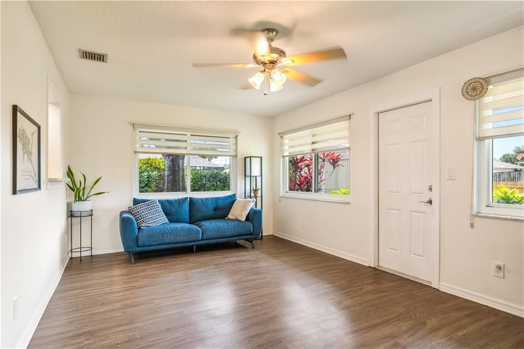 Под контрактом: $299,999 (2 спален, 2 ванн, 1388 Квадратных фут)