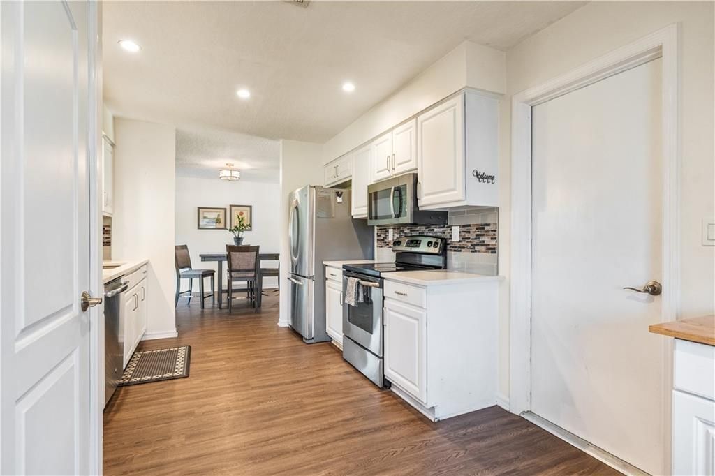 Под контрактом: $299,999 (2 спален, 2 ванн, 1388 Квадратных фут)