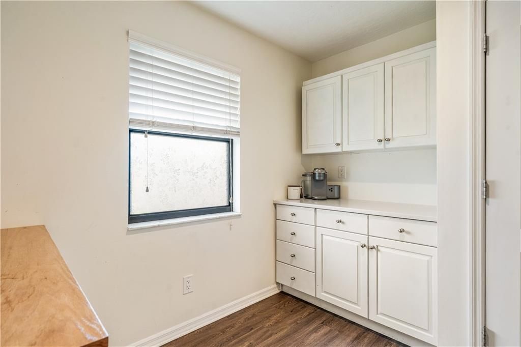 Под контрактом: $299,999 (2 спален, 2 ванн, 1388 Квадратных фут)