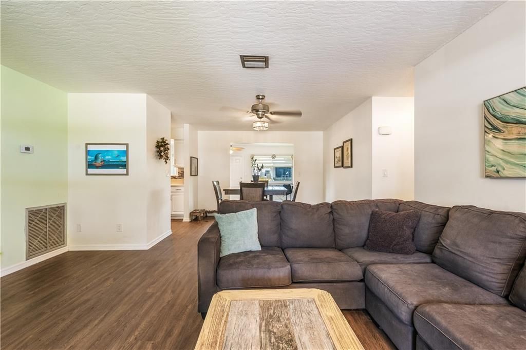 Под контрактом: $299,999 (2 спален, 2 ванн, 1388 Квадратных фут)