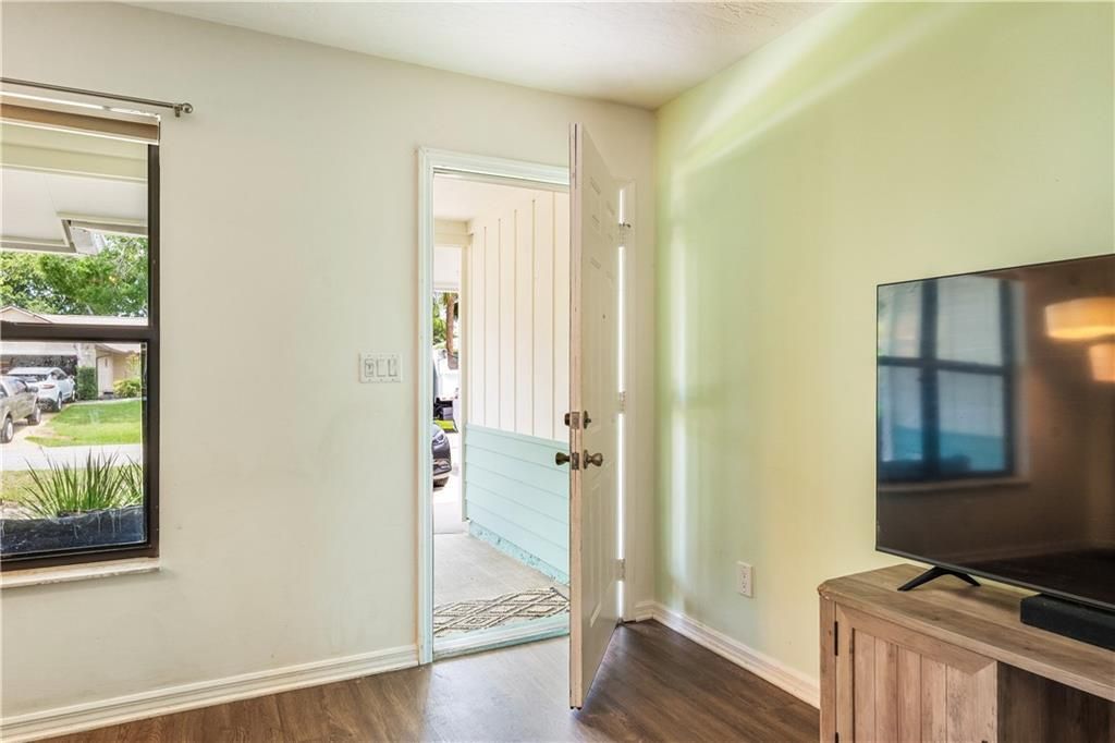 Под контрактом: $299,999 (2 спален, 2 ванн, 1388 Квадратных фут)