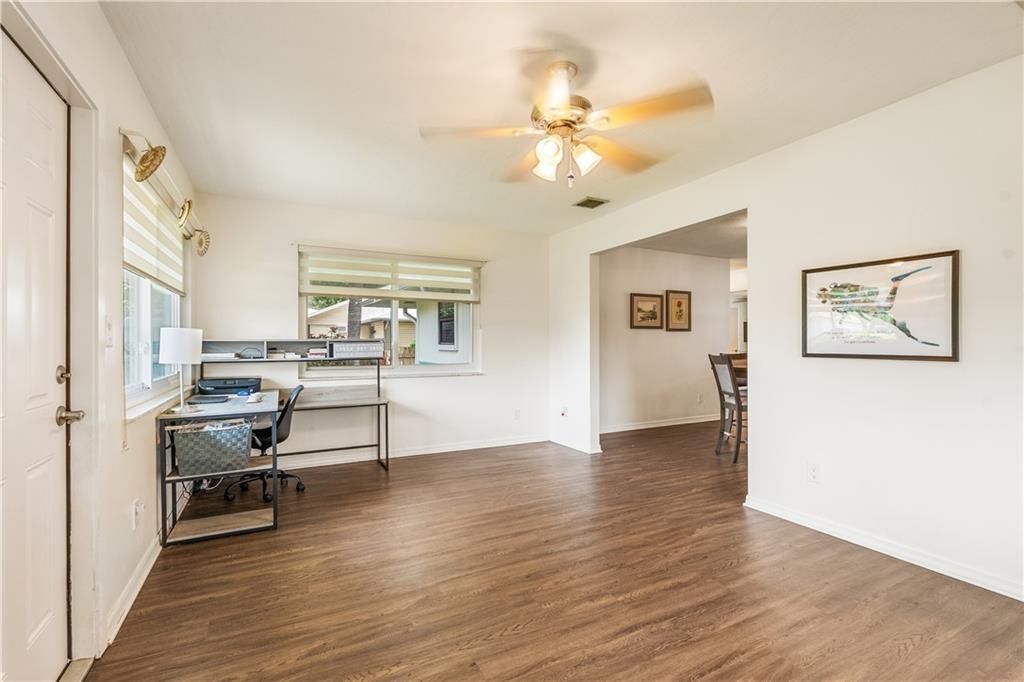 Под контрактом: $299,999 (2 спален, 2 ванн, 1388 Квадратных фут)