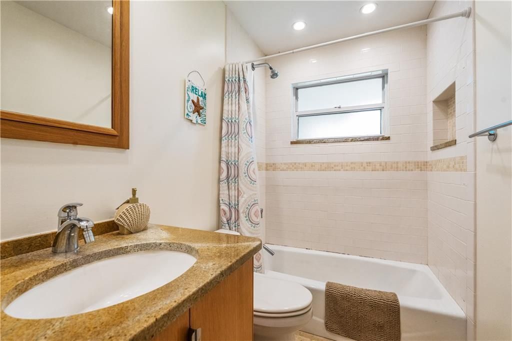 Под контрактом: $299,999 (2 спален, 2 ванн, 1388 Квадратных фут)