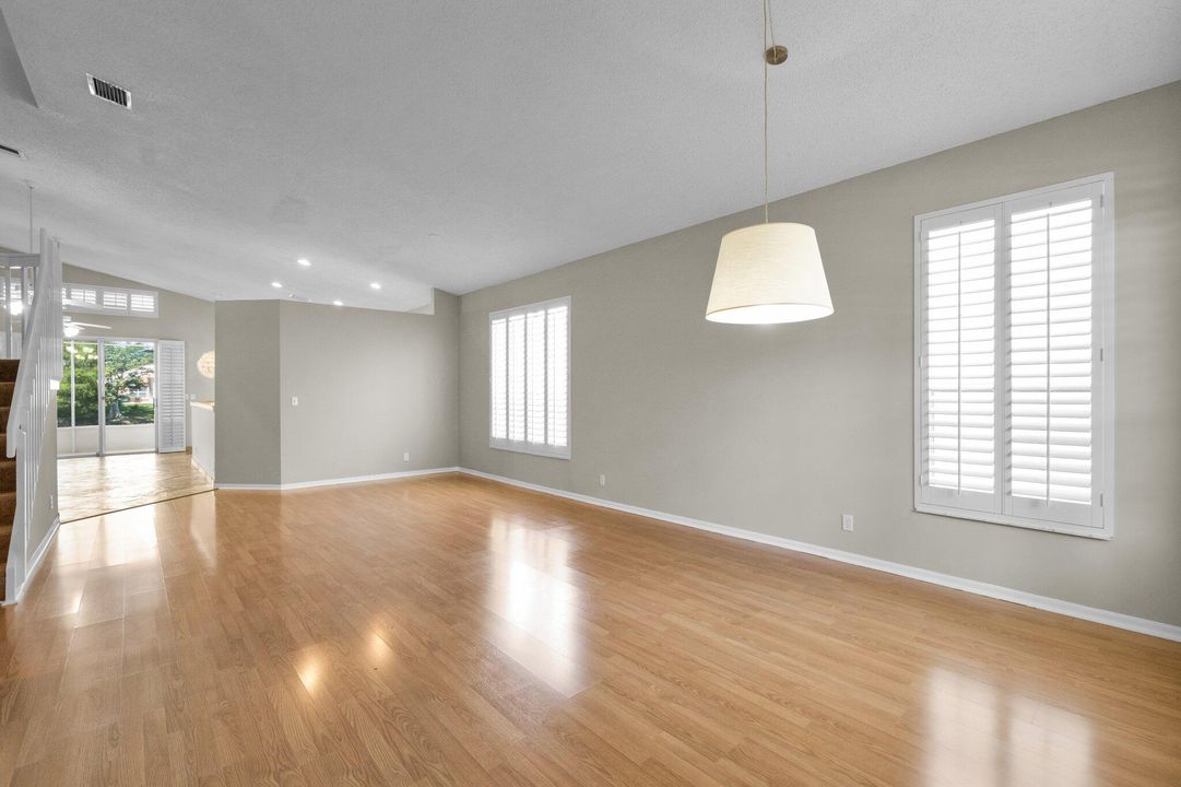 Active With Contract: $425,000 (3 beds, 2 baths, 2070 Square Feet)