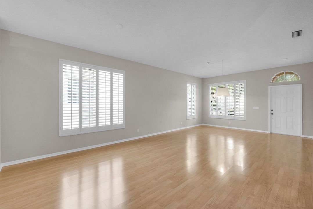 Active With Contract: $425,000 (3 beds, 2 baths, 2070 Square Feet)