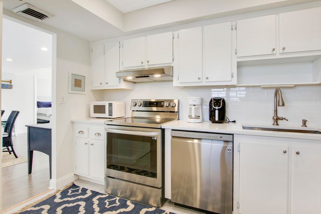Active With Contract: $8,250 (2 beds, 2 baths, 1170 Square Feet)