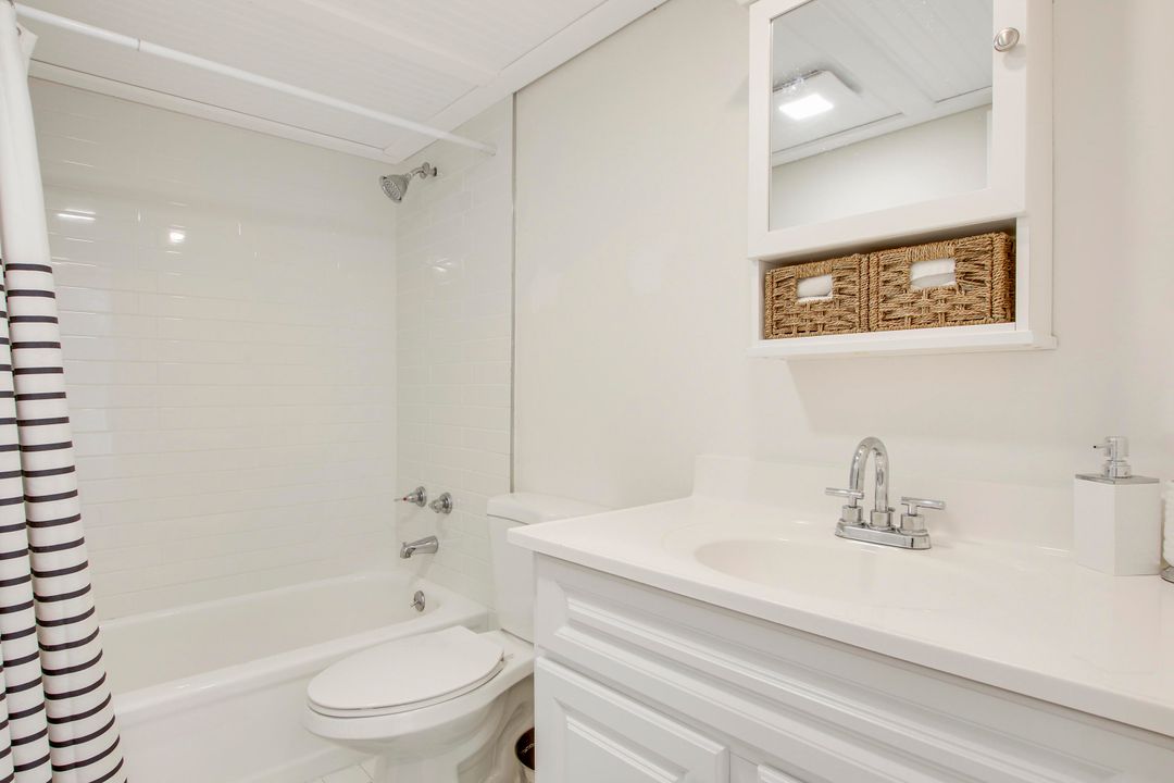 Active With Contract: $8,250 (2 beds, 2 baths, 1170 Square Feet)