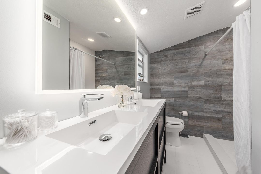 出租: $3,200 (2 贝兹, 2 浴室, 1548 平方英尺)