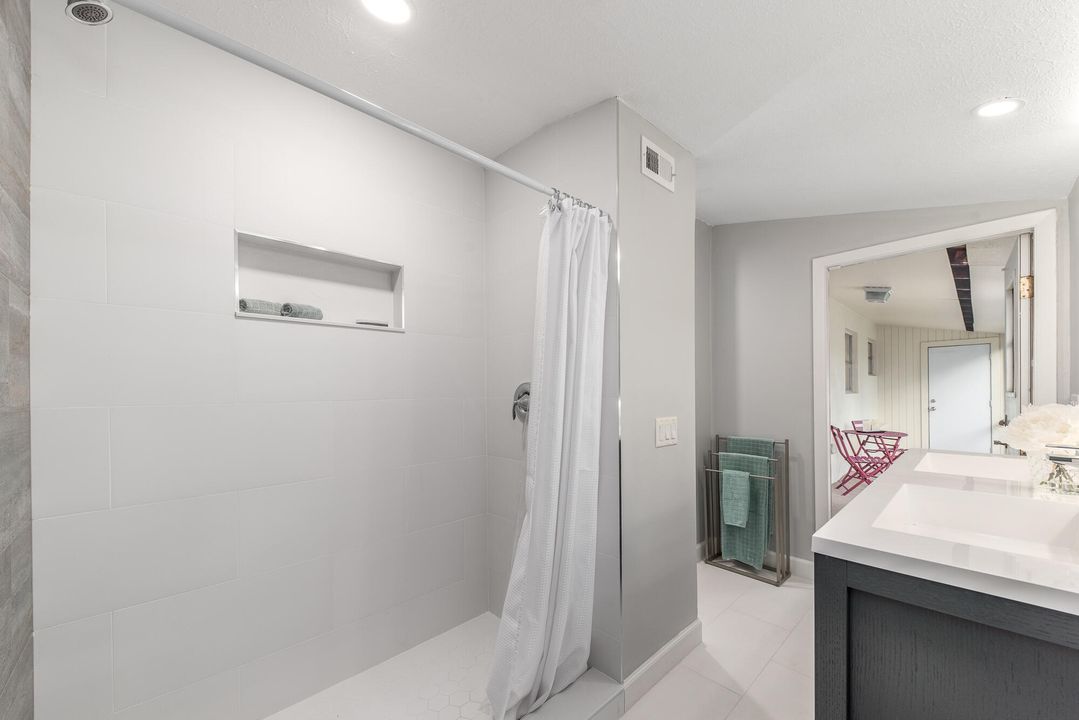 出租: $3,200 (2 贝兹, 2 浴室, 1548 平方英尺)