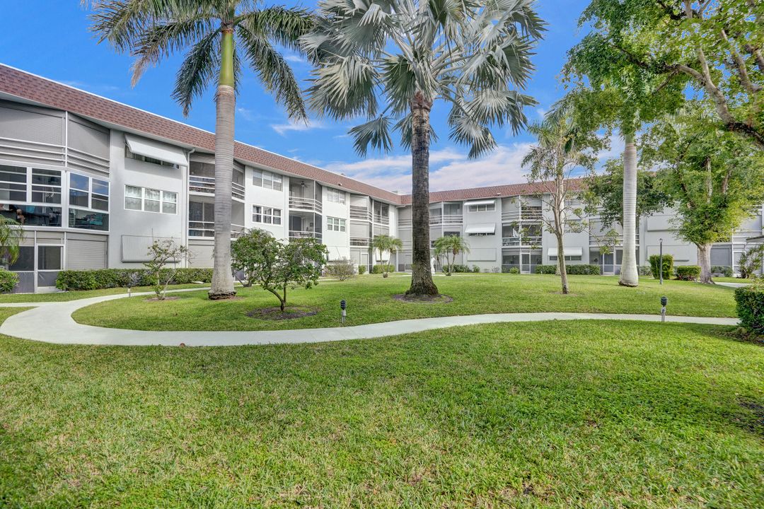 最近租的: $2,400 (2 贝兹, 2 浴室, 970 平方英尺)