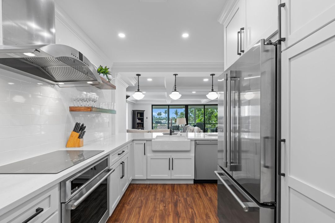 合同活跃: $9,000 (3 贝兹, 3 浴室, 1800 平方英尺)