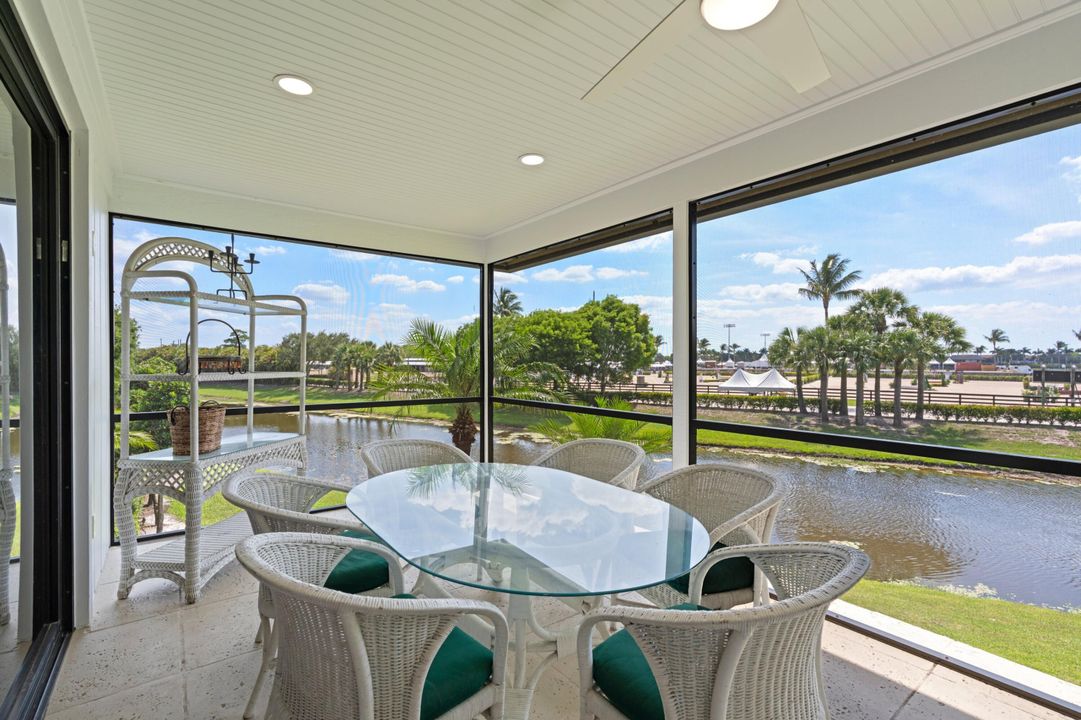 合同活跃: $9,000 (3 贝兹, 3 浴室, 1800 平方英尺)